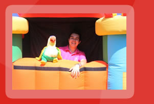 Titeres gigantes y teatrinos inflables para fiestas infantiles.